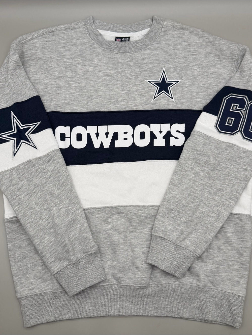 Cowboys Grey & Navy Stripe Men's Medium Crewneck Sweater